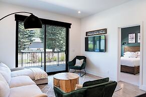 Rustic Retreat by Revelstoke Vacations
