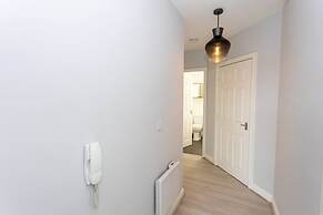 Lovely One-bedroom Serviced Apartment in Eccles
