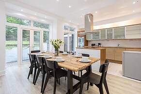 Spacious House With Parking Near Heaton Park