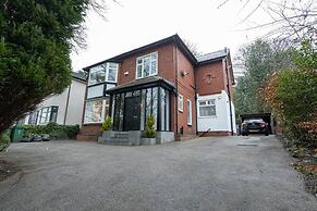 Spacious House With Parking Near Heaton Park