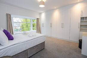 Spacious House With Parking Near Heaton Park