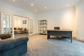 Spacious House With Parking Near Heaton Park