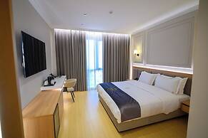 Holiday Hotel