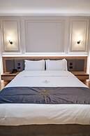 Holiday Hotel