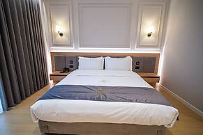 Holiday Hotel