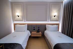 Holiday Hotel