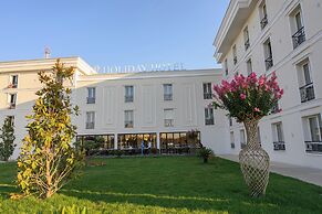 Holiday Hotel