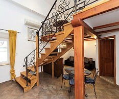 Amoret Apartments