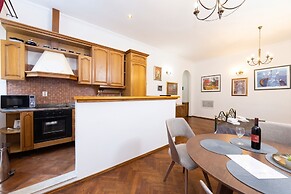 Amoret Apartments
