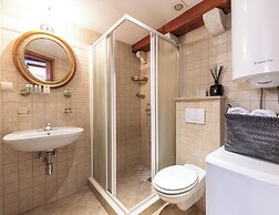 Amoret Apartments