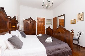 Amoret Apartments