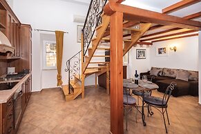 Amoret Apartments