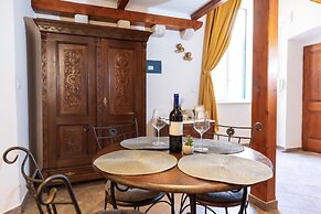 Amoret Apartments