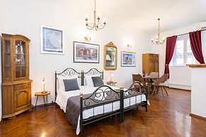 Amoret Apartments