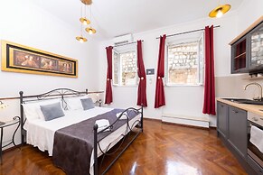 Amoret Apartments