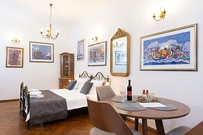 Amoret Apartments