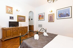 Amoret Apartments