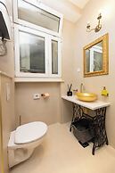 Amoret Apartments