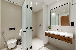 Stylish 2BR with Marina Views