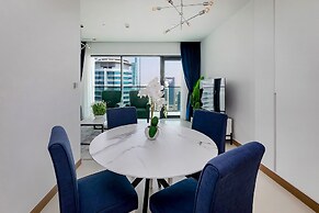 Stylish 2BR with Marina Views