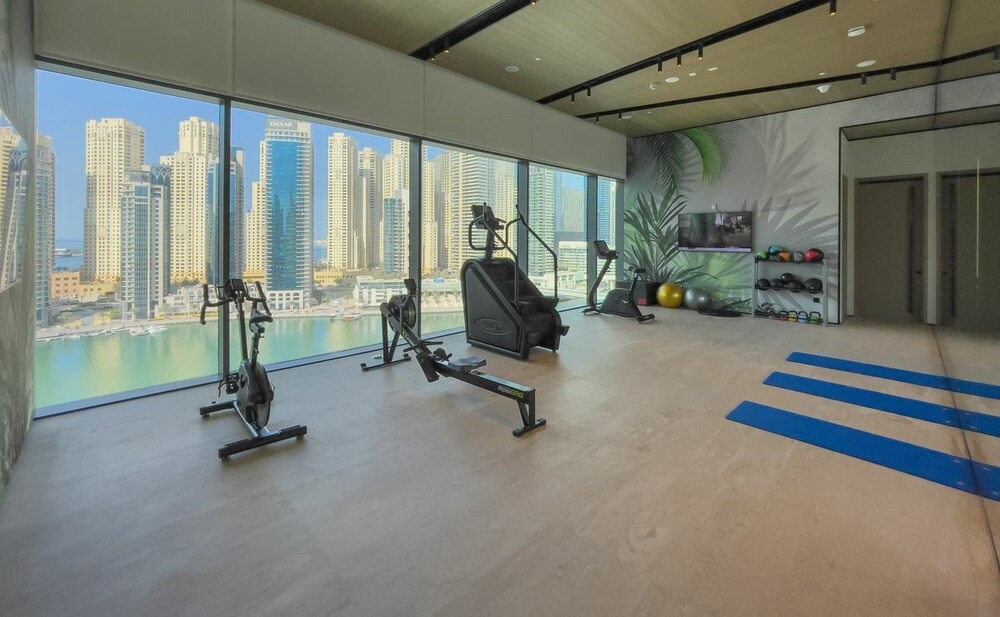 Stylish 2BR with Marina Views