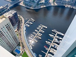 Stylish 2BR with Marina Views