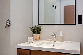 Stylish 2BR with Marina Views