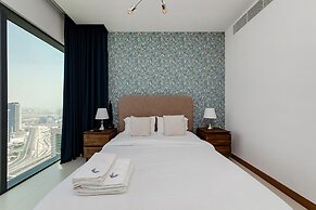 Stylish 2BR with Marina Views