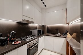 Stylish 2BR with Marina Views