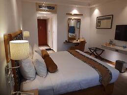 Hotel Razmoni Isha Kha International
