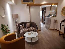 Hotel Razmoni Isha Kha International