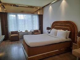 Hotel Razmoni Isha Kha International