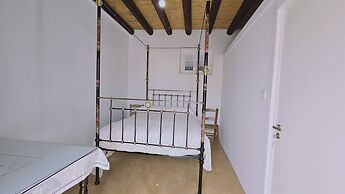 133 DRO - Stay Akoni House