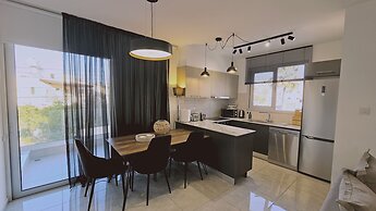 130 LCA -stay Digital Den Apartment