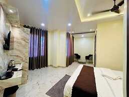 Hotel R K Palace