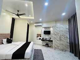Hotel R K Palace