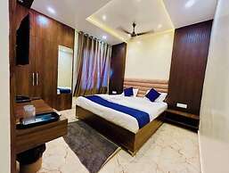 Hotel R K Palace