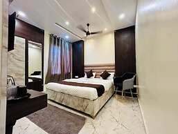 Hotel R K Palace