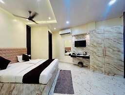 Hotel R K Palace