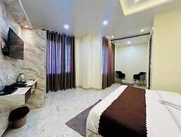 Hotel R K Palace