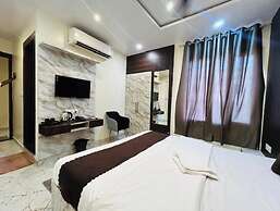 Hotel R K Palace