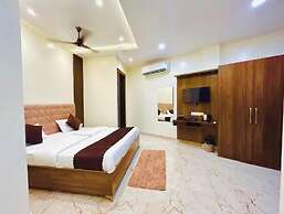 Hotel R K Palace