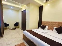 Hotel R K Palace