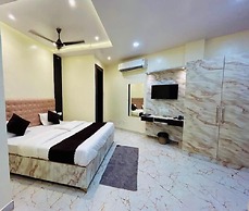 Hotel R K Palace