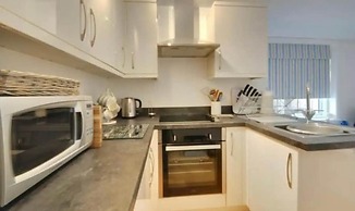 2bdr- sea Breeze - Family Friendly- Parking-int