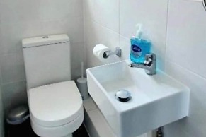 2bdr- sea Breeze - Family Friendly- Parking-int