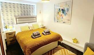 2bdr- sea Breeze - Family Friendly- Parking-int
