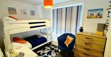 2bdr- sea Breeze - Family Friendly- Parking-int