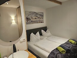No1 - Flo's Rooms & Breakfast