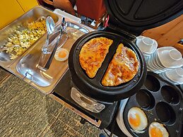 No1 - Flo's Rooms & Breakfast
